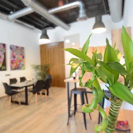 Fabrica Del Lujo En El Centro De * Malaga
